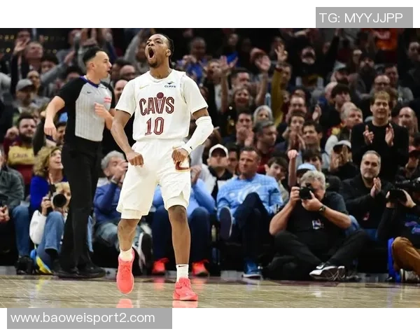 加兰表现出色三分命中率高效贡献15分5板6助球队战绩提升至正负值18最低